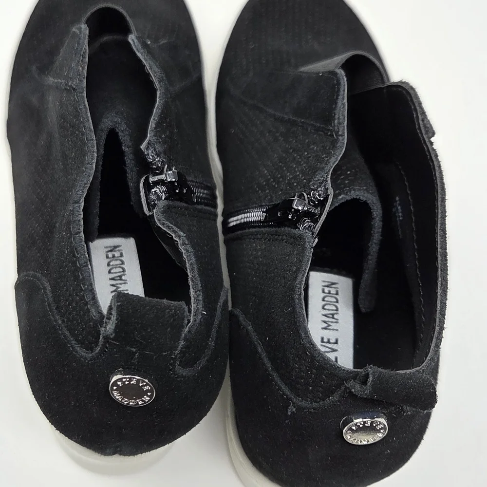 Steve Madden Black Flavy Suede Wedge Zip Sneaker  Size 9